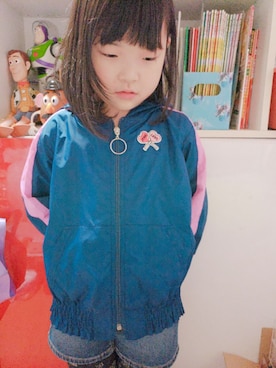 「アイテム（マウンテンパーカー）」を使った、Miharu Takashimaさん（キッズ・110cm）の春コーディネート