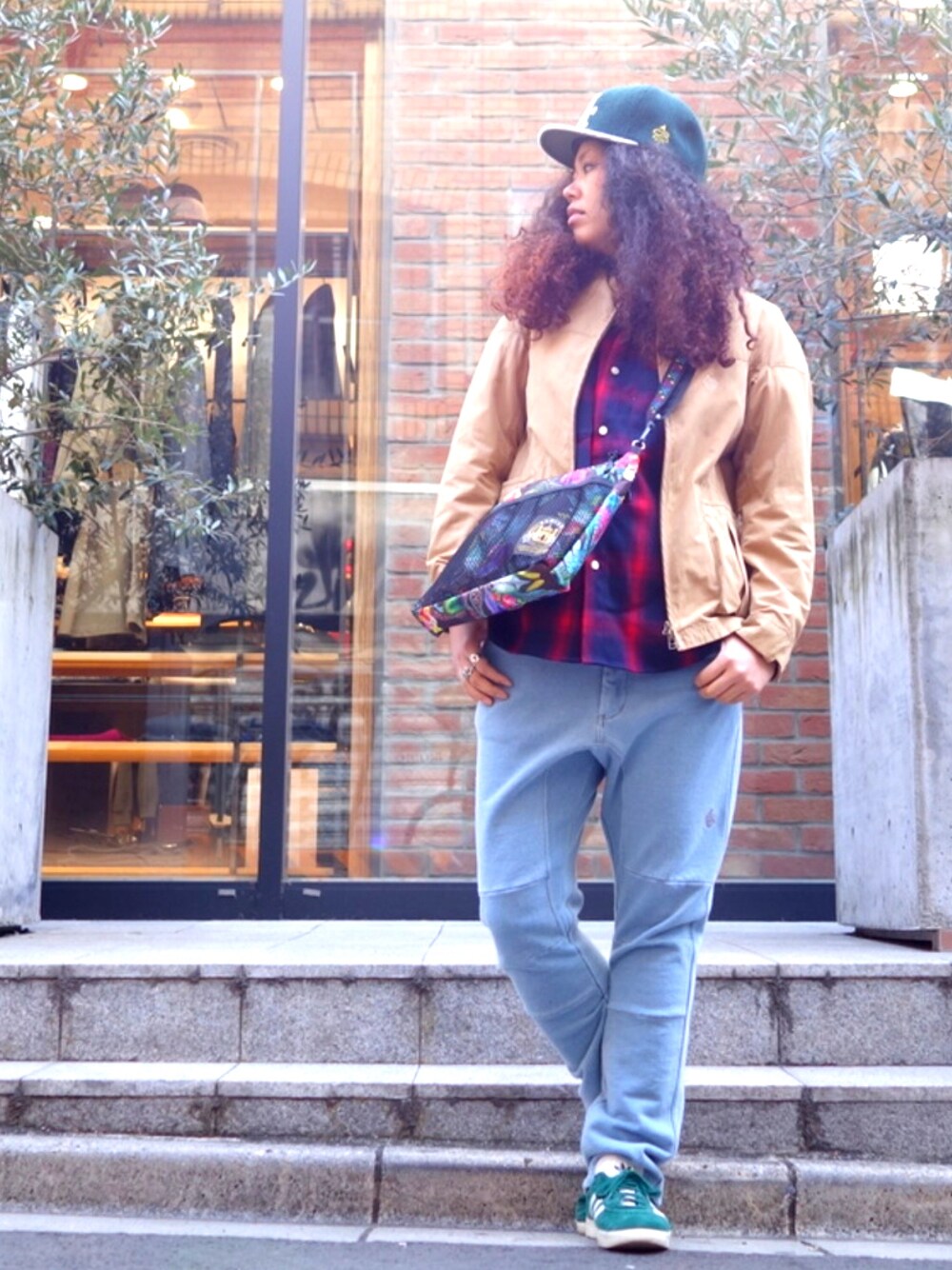 「denim、スウェット、ミリタリー、オトナカジュアル、ALDIES、カジュアル、カジュアルコーデ、アメカジ」｜「ALDIESのKnit A Cap ニットAキャップ（キャップ、グリーン系）」を使った、モジャ子さん（レディース・165cm）の冬コーディネートの1枚目の写真