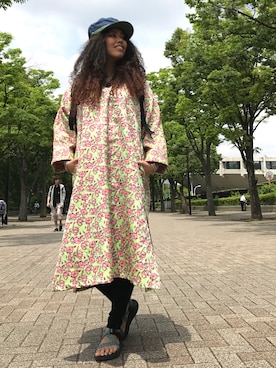 「総柄トップス」｜「アイテム（ワンピース/ドレス）」を使った、モジャ子さん（レディース・165cm）の春コーディネート
