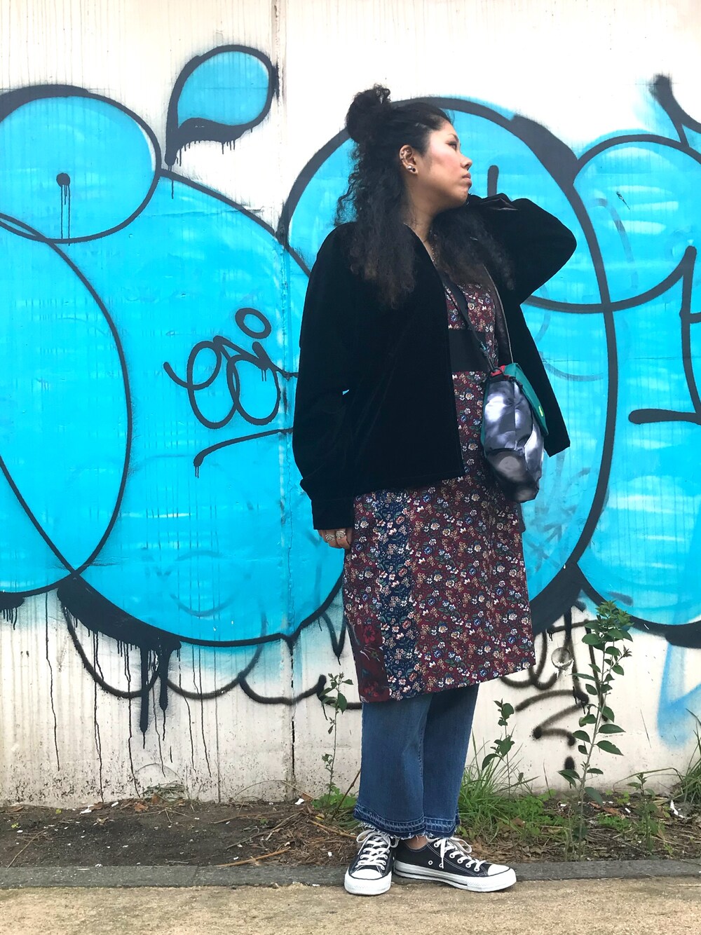 「ALDIES、カジュアル、spring、ootd、ラクチンコーデ、黒、ワンピース、ラフ、カジュアルコーデ」｜「ALDIESのPhenomenon Jacket（ブルゾン、グリーン系）」を使った、モジャ子さん（レディース・165cm）の春コーディネートの1枚目の写真