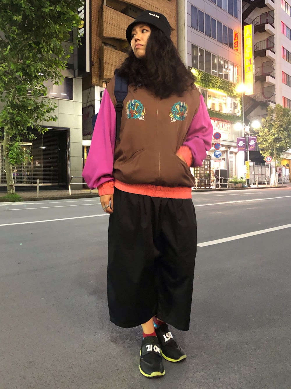 「ALDIES、カジュアル、ゆるコーデ、秋のコーデ、今日のコーデ、ワイドパンツ、カジュアルコーデ、ラクチンコーデ、スカジャン」｜「ALDIESのOutside Hat / アウトサイドハット（ハット、ブラック系）」を使った、モジャ子さん（レディース・165cm）の秋コーディネートの1枚目の写真