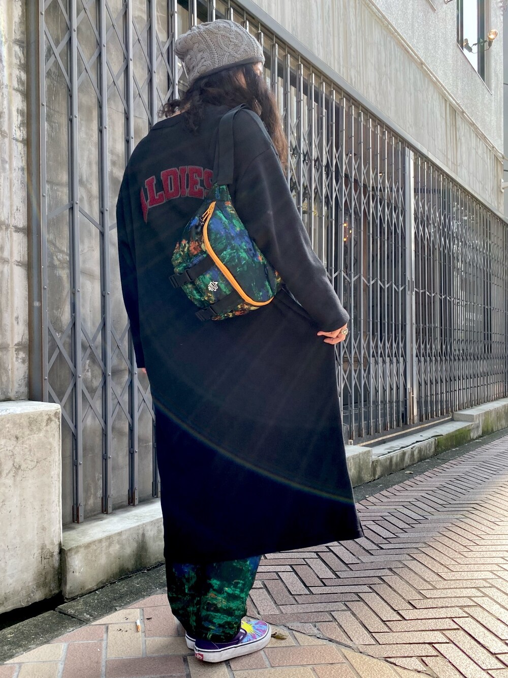 「ALDIES、冬コーデ、ootd、カジュアル、カジュアルコーデ、ラフ、ラクチンコーデ、ニット、ワンピース」｜「ALDIESのCable Wach Cap リバーシブルニットキャップ（ニットキャップ/ビーニー、グレー系）」を使った、モジャ子さん（レディース・165cm）の秋コーディネートの1枚目の写真