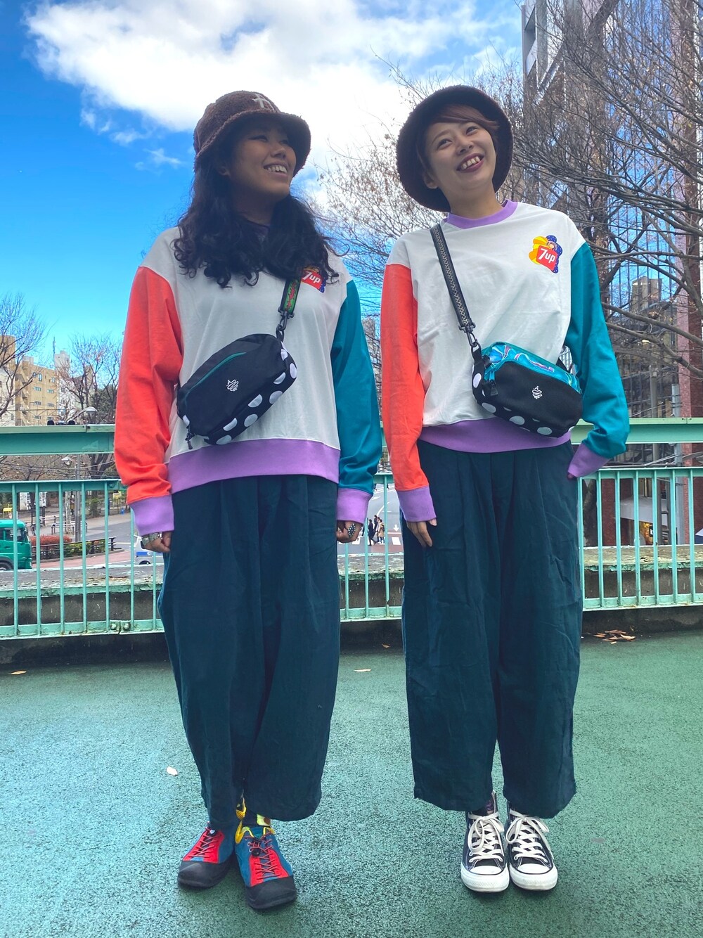 「ALDIES、マルチカラー、カジュアルコーデ、カジュアル、ラフ、ラクチンコーデ、７up、コラボ、コーデュロイ、パンツスタイル」｜「ALDIESのSheep A Hat / シープAハット（ハット、ブラウン系）」を使った、モジャ子さん（レディース・165cm）の冬コーディネートの1枚目の写真