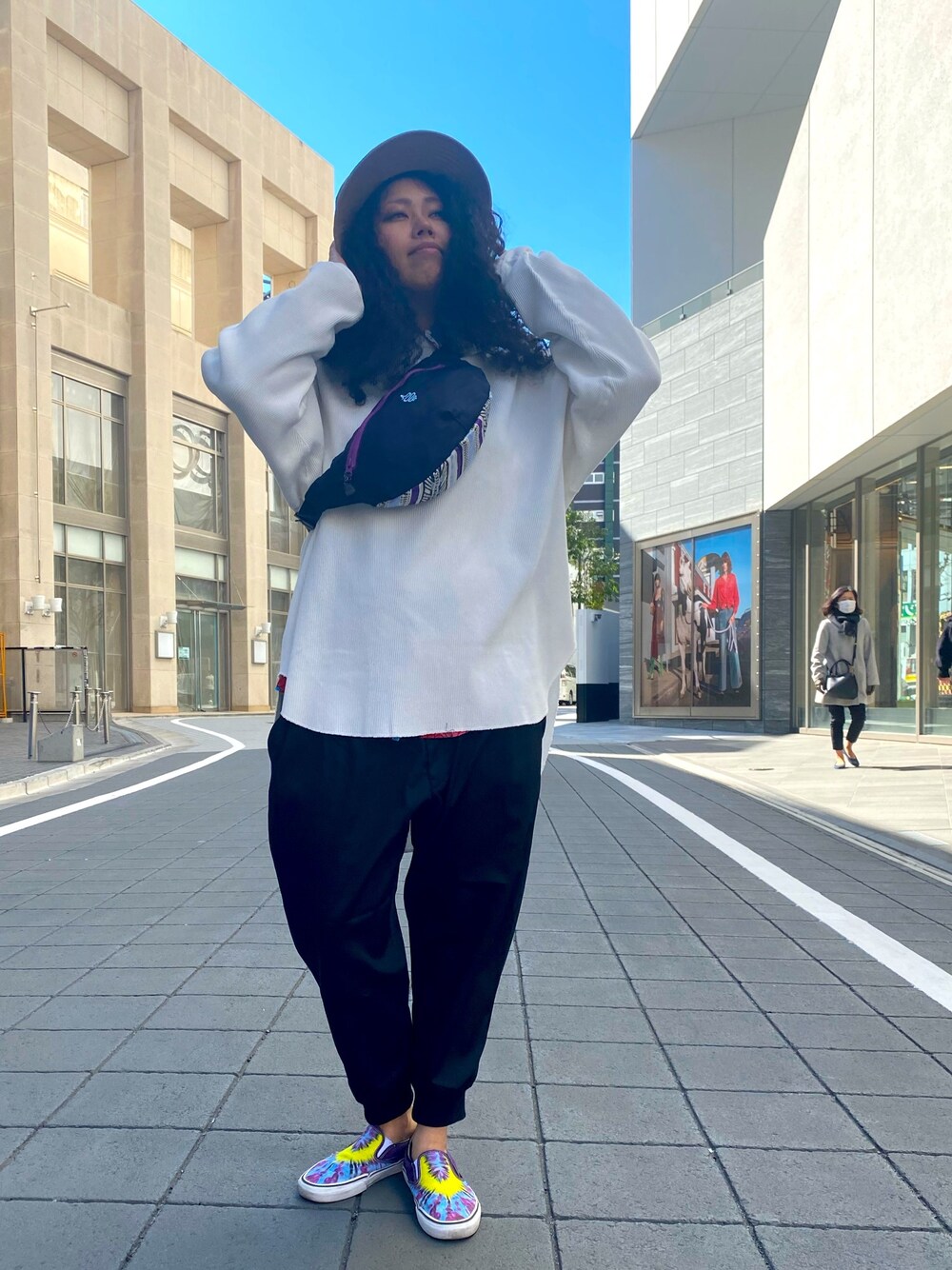 「ALDIES、カジュアル、カジュアルコーデ、ラフ、ラクチンコーデ、春コーデ、はるコーデ、パンツスタイル、モノトーン」｜「ALDIESのCD Chevron Hat / CDシェブロンハット（ハット、ベージュ系）」を使った、モジャ子さん（レディース・165cm）の春コーディネートの1枚目の写真