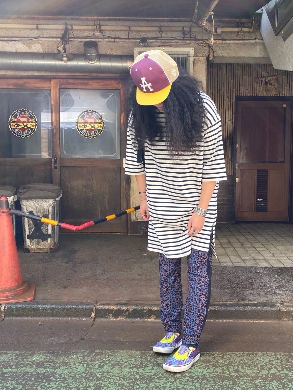 「ALDIES、カジュアル、カジュアルコーデ、休日スタイル、ラフ、ラクチンコーデ、ワンピース、ボーダー」｜「ALDIESのA Mesh Cap / Aメッシュキャップ（キャップ、レッド系）」を使った、モジャ子さん（レディース・165cm）の春コーディネートの1枚目の写真