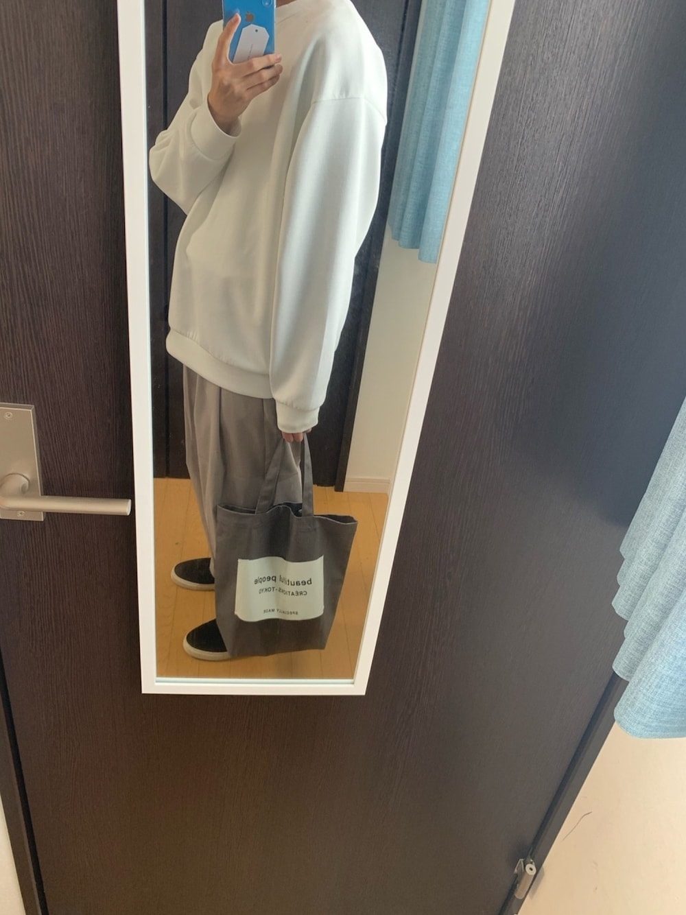 「休日コーデ、ワイドパンツ、remer、GU、KAZUYUKI KUMAGAI、beautiful people、ベージュ、ゆるコーデ、ootd、ホワイト」｜「remerのloose tapered wide PT / ルーズテーパードワイドパンツ（その他パンツ、ベージュ系）」を使った、super cellさん（メンズ・171cm）の冬コーディネートの1枚目の写真