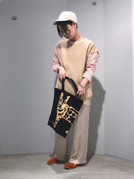 「サテンパンツ」｜「アイテム（スリッポン）」を使った、mikako さん（レディース・160cm）の春コーディネート