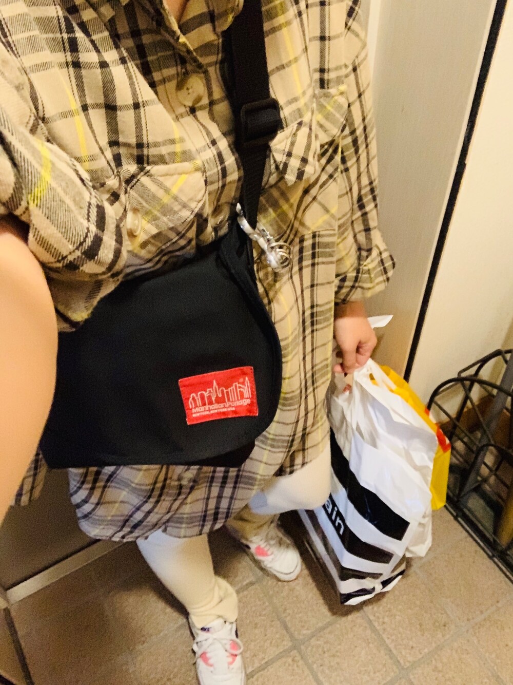 「令和初コーデ、休日スタイル、ラクチンコーデ、オーバーサイズ、チェック、スニーカー、低身長コーデ、お洒落さんとつながりたい」｜「ariesmirageのアイテム（シャツ/ブラウス、ベージュ系）」を使った、mana**さん（レディース・151cm）の春コーディネートの1枚目の写真