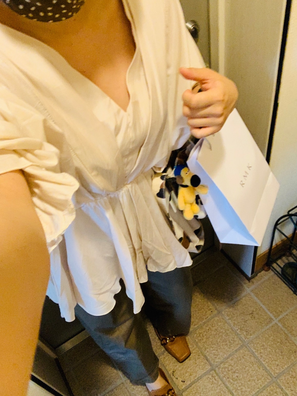 「秋コーデ、大人カジュアル、パンツスタイル、ブラウン、レオパード、ローファー、パンプス、低身長、お洒落さんとつながりたい」｜「TODAYFULのTODAYFUL(トゥデイフル) "Dot Chiffon Scarf"ドットシフォンスカーフ／11911042（バンダナ/スカーフ、イエロー系）」を使った、mana**さん（レディース・151cm）の秋コーディネートの1枚目の写真