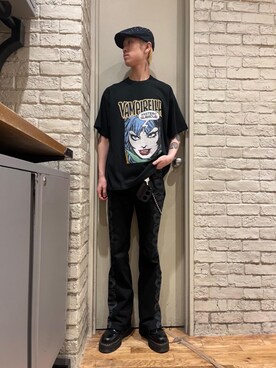 VAMPIRELLA/CAUGHT DEMONS Tシャツを使ったショップスタッフの