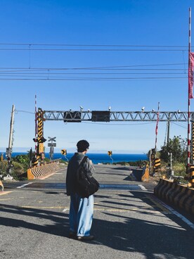 「春魚奶奶のアイテム（バックパック/リュック、ブラック系）」を使った、Haru🧓🏽さん（168cm）の春コーディネート