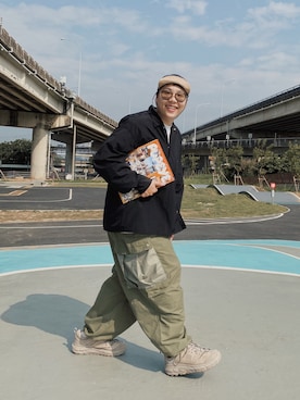 「春魚奶奶のアイテム（シャツ/ブラウス、ブラック系）」を使った、Haru🧓🏽さん（168cm）の春コーディネート