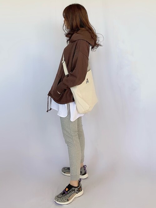 Gu ジーユー のスウェットパンツをおしゃれにかっこよく着こなすレディースコーデ21年 大人の女性向けファッションメディア Casual