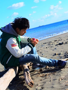 「海」｜「アイテム（ナイロンジャケット）」を使った、きちあきさん（メンズ・165cm）の春コーディネート