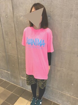 Tシャツ カットソーを使った 蛍光ピンク のレディース人気ファッションコーディネート Wear