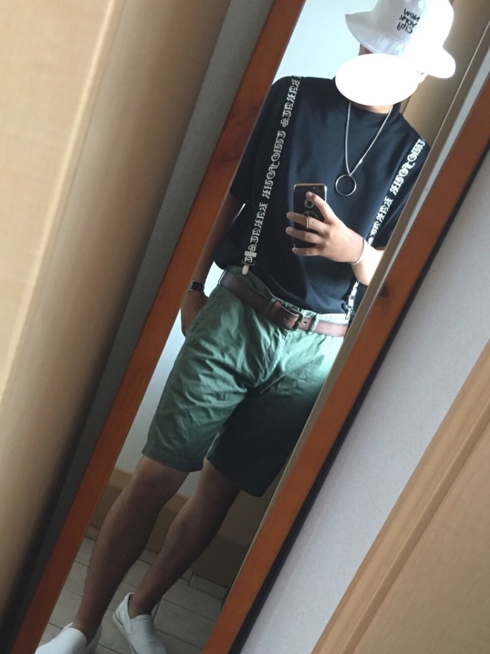 「CASTANOのアイテム（帽子、ホワイト系）」を使った、Atsushi.さん（メンズ・182cm）の秋コーディネートの1枚目の写真