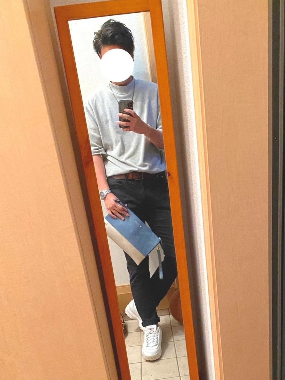 「過去code、気まぐれ、シンプル、かつ、ONLYSTYLE、シャツイン」｜「LEGENDAのMOCK NECK 七分袖スウェットトレーナー（スウェット、グレー系）」を使った、Atsushi.さん（メンズ・183cm）の夏コーディネートの1枚目の写真