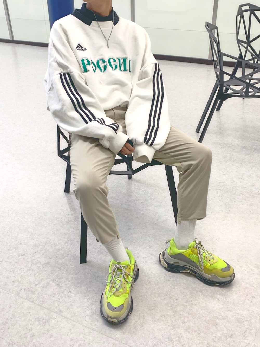 「お洒落さんとつながりたい、ゴーシャラブチンスキー、BALENCIAGA、ビッグシルエット、低身長、冬コーデ、ヒステリックグラマー、秋のコーデ、韓国ファッション、やっぱりストリートが好き」｜「Gosha Rubchinskiyのアイテム（スウェット、ホワイト系）」を使った、Yutoさん（メンズ・170cm）の秋コーディネートの1枚目の写真