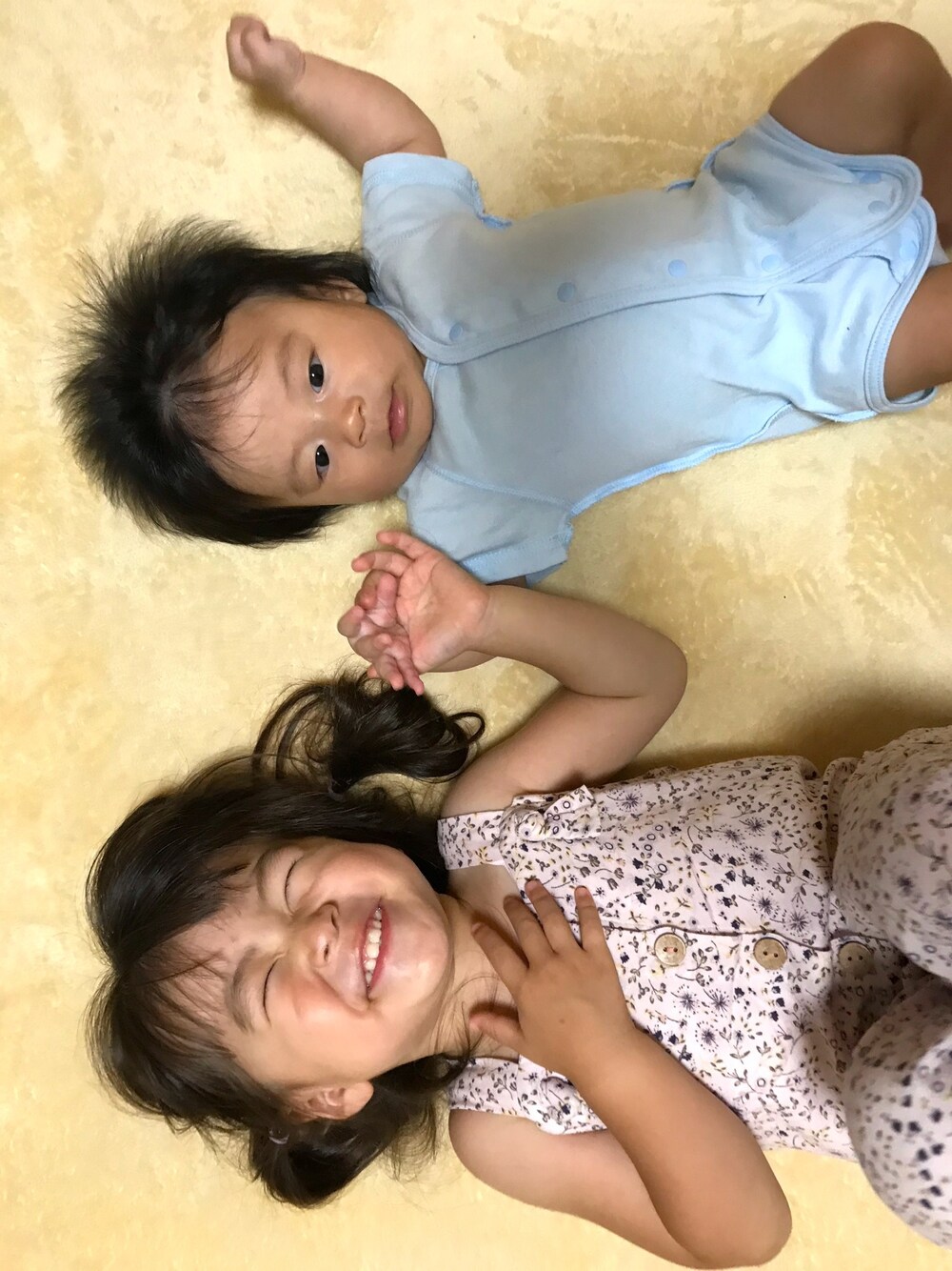 「姉弟、キッズコーデ、2歳、０歳、３ヶ月でこの毛量」｜「nextのアイテム（つなぎ/オールインワン、ピンク系）」を使った、mapoさん（キッズ・90cm）の夏コーディネートの1枚目の写真