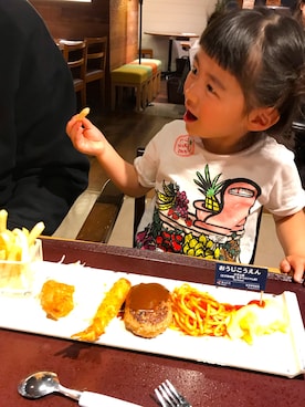 「STELLA McCARTNEY（ステラマッカートニー）のアイテム（Tシャツ/カットソー）」を使った、mapoさん（キッズ・90cm）の春コーディネート