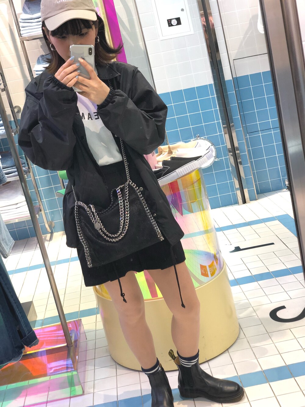 「メンズライク、ブラック、ブラックコーデ、オールブラック、オールブラックコーデ、コーチジャケット」｜「COMME des GARCONSのアイテム（ブルゾン、ブラック系）」を使った、hnmrppさん（レディース・159cm）の春コーディネートの1枚目の写真