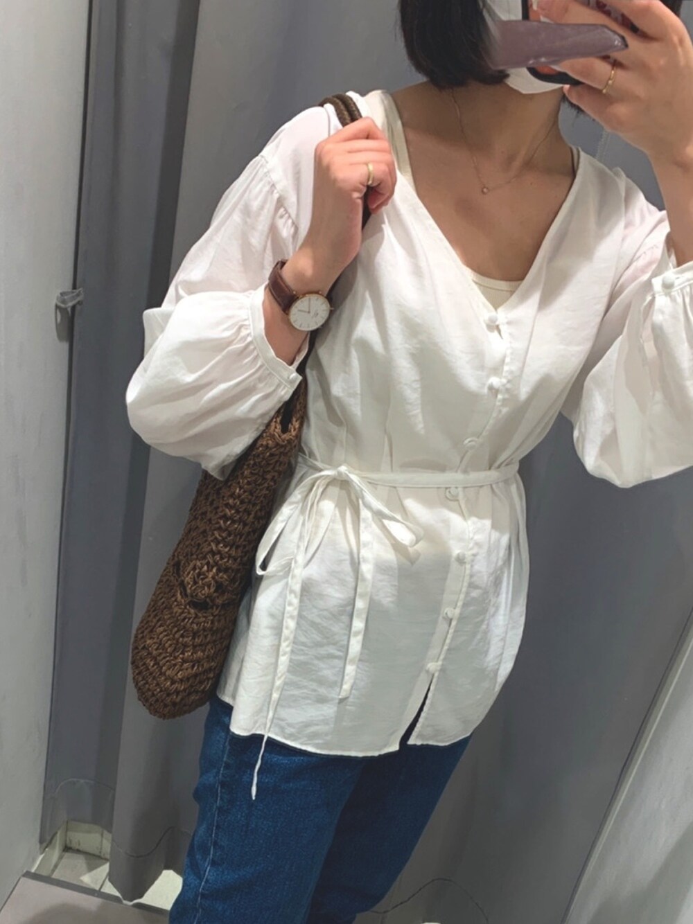 「カジュアル、シンプル、ブラウス、かごバッグ、ボブ、ダニエルウェリントン、ZARA、アパートバイローリーズ、ヒッチハイクマーケット」｜「A part byのRyNyペプラムブラウス 910075（シャツ/ブラウス、ホワイト系）」を使った、komaさん（レディース・158cm）の夏コーディネートの1枚目の写真