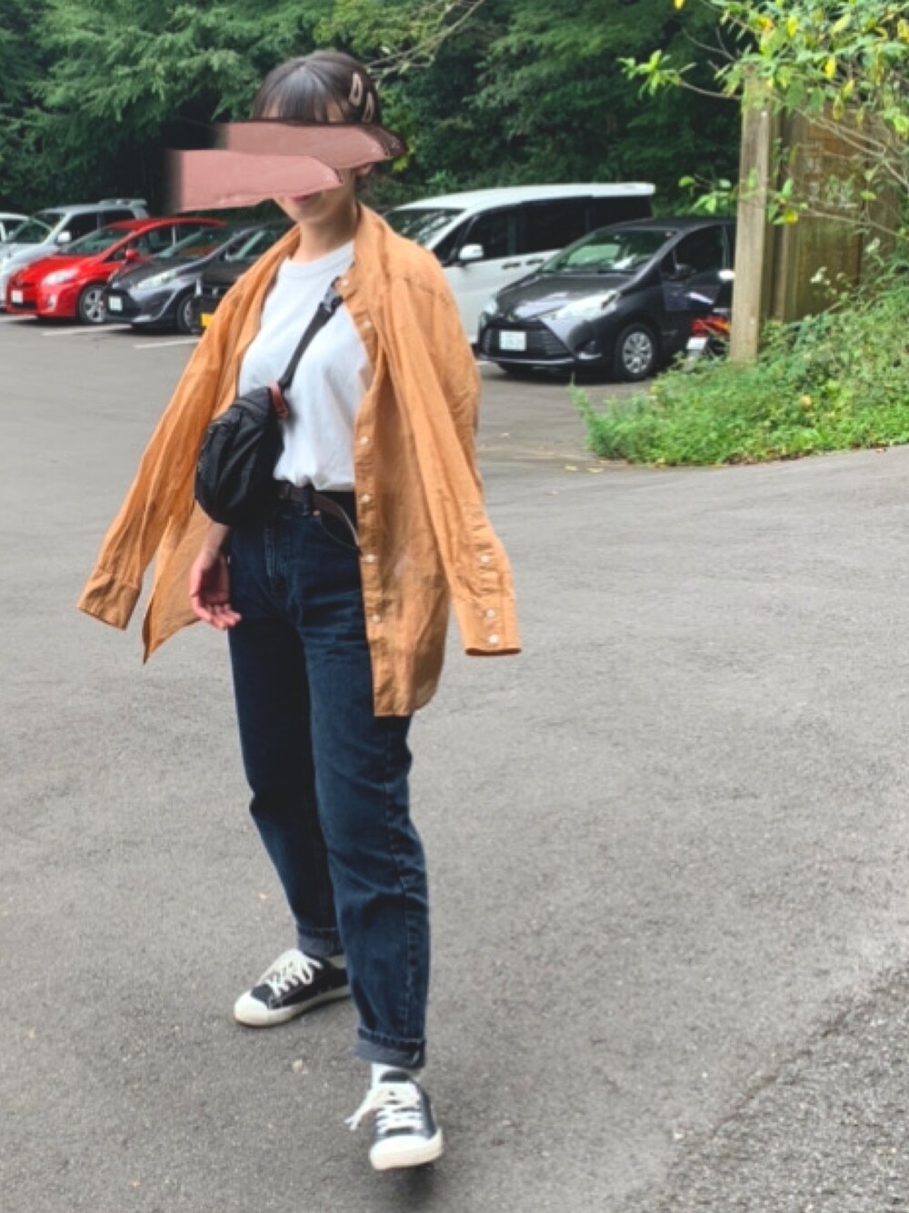 「UNIQLO、UNIQLO U、ARC'TERYX、アークテリクス、無印良品、ZARA、ユニクロコーデ、マムジーンズ、シアーシャツ、スニーカー」｜「UNIQLOのアイテム（シャツ/ブラウス、ブラウン系）」を使った、komaさん（レディース・158cm）の秋コーディネートの1枚目の写真