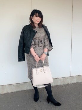 Nahoko Miyaokaさんの「足に優しいクッション入りラウンドトゥベーシックパンプス　5cmヒール」を使ったコーディネート