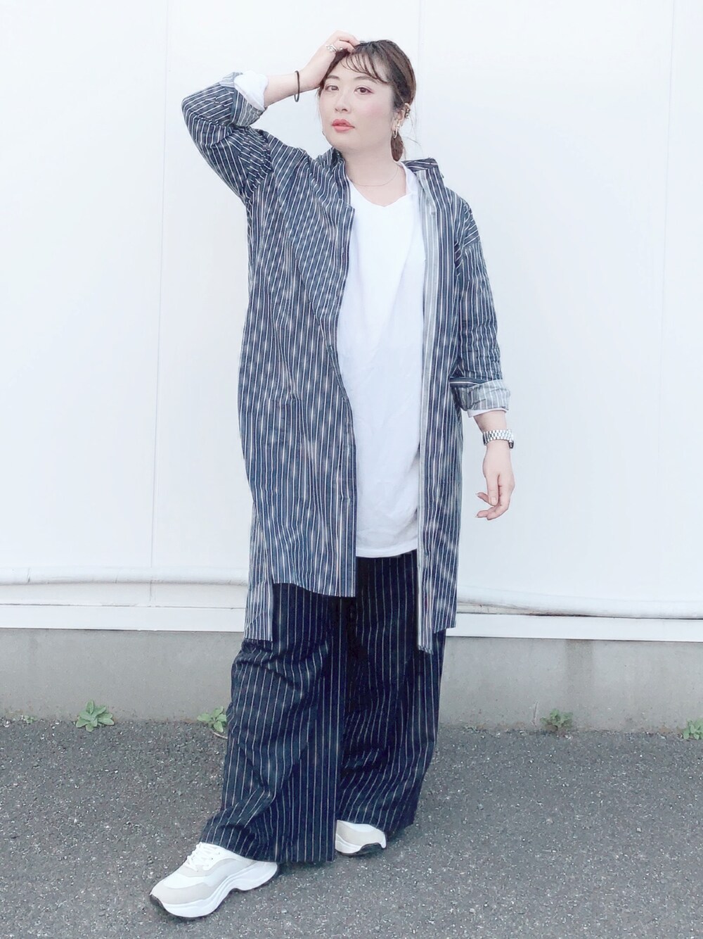 Nahoko Miyaokaさんの「ストライプ ロング シャツ ドレス（MAISON DE REEFUR）」を使ったコーディネート