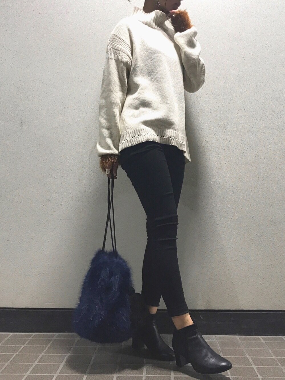 「10月末、雨の日コーデ、雨、雨の日、雨の日スタイル」｜「UNIQLOのWOMEN レギンスパンツ（その他パンツ、ホワイト系）」を使った、tauさん（レディース・156cm）の秋コーディネートの1枚目の写真