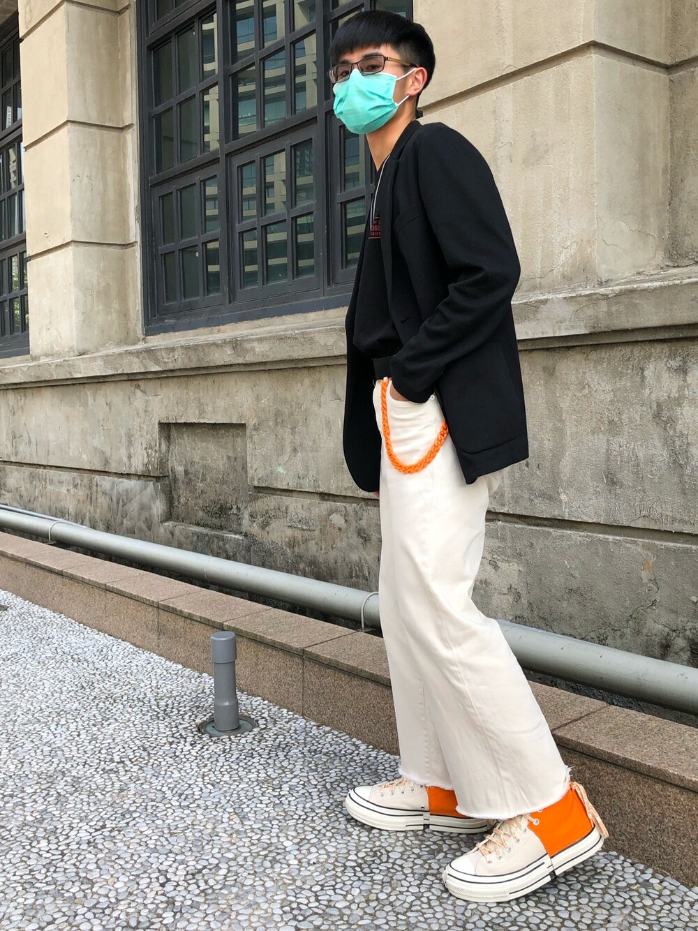 「ootd、球鞋、日系極簡、oversize、converse、韓系、松菸」｜「UNIQLOのアイテム（テーラードジャケット、ブラック系）」を使った、ChenYi Weiさん（メンズ・167cm）の夏コーディネートの1枚目の写真