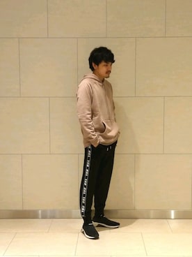 「DIESEL（ディーゼル）のアイテム（パーカー）」を使った、FUJISAWAさん（メンズ・175cm）の秋コーディネート