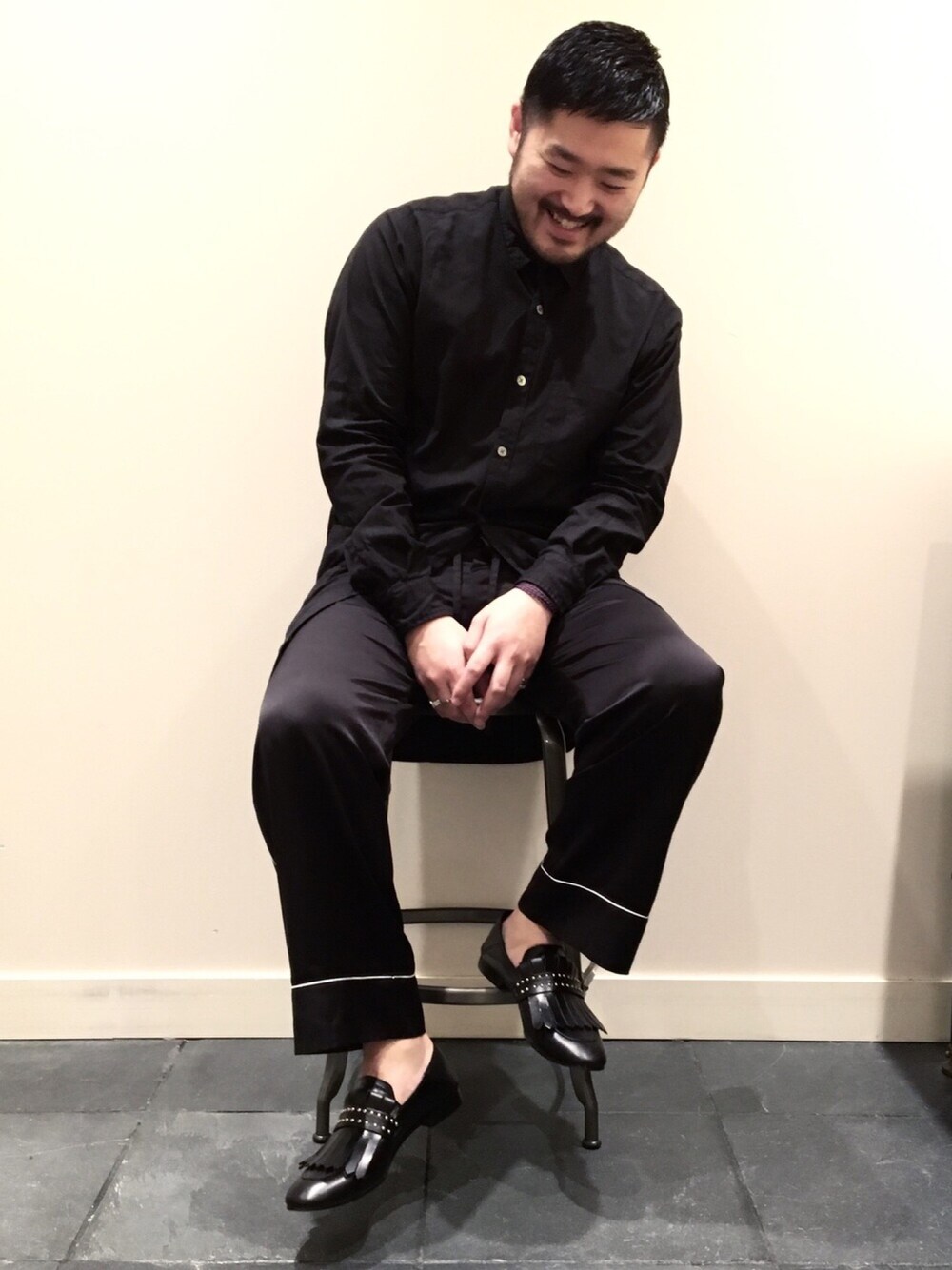 「ASTRAETのASTRAET（アストラット） サテンイージーパンツ◆（その他パンツ、ブラック系）」を使った、KOIZUMI TAIKIさん（メンズ・173cm）の冬コーディネートの1枚目の写真