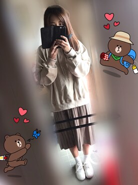 「GOGOSING（ゴゴシング）のアイテム（スウェット、ベージュ系）」を使った、えりさん（レディース）の春コーディネート