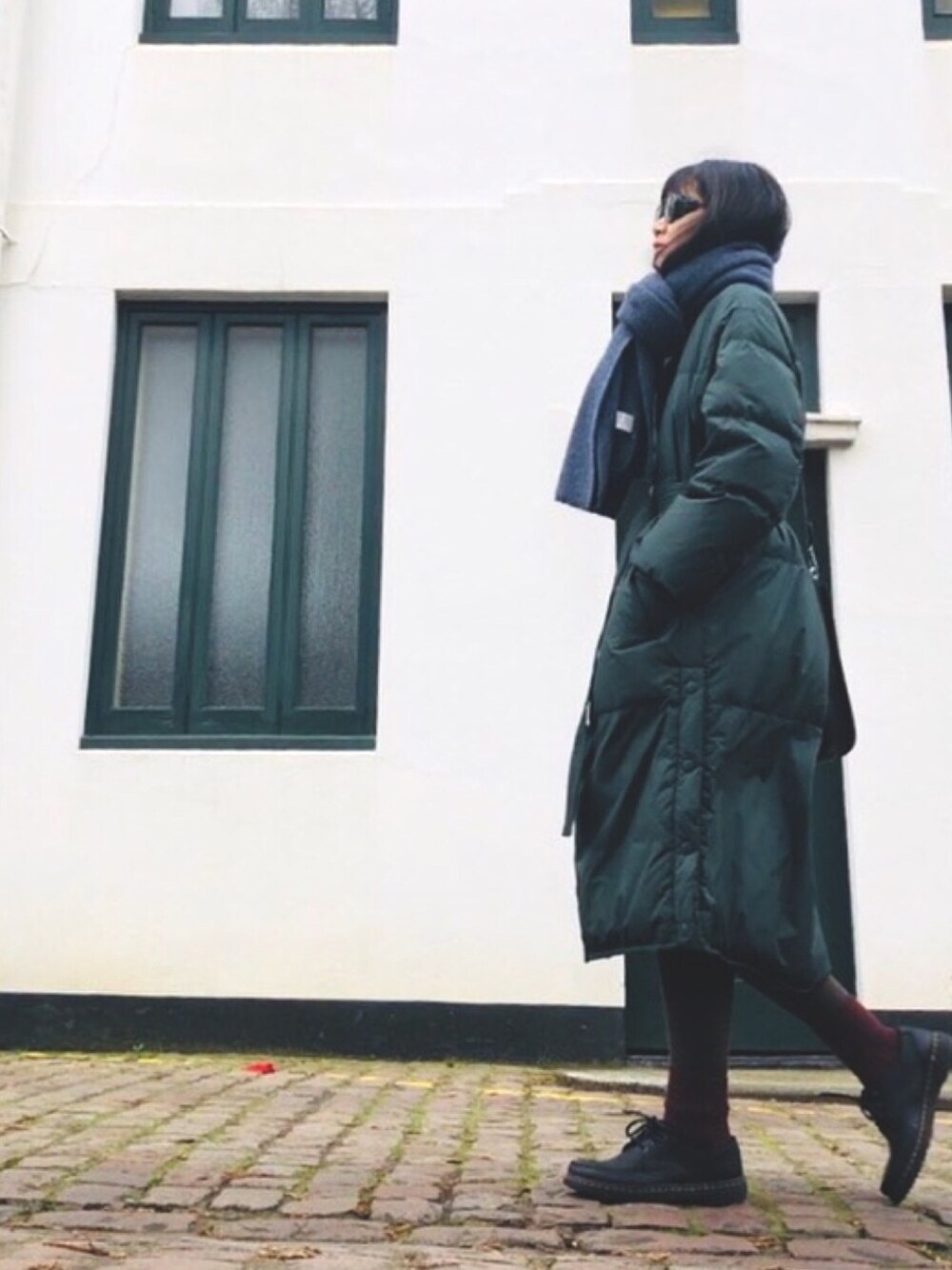 「グリーン、ロンドン、ロングダウン、ロングコート、冬コーデ、FRAY I.D、Dr.Martens、私の推しブランド」｜「IZIPIZIのアイテム（サングラス、グリーン系）」を使った、okalogcodeさん（レディース・169cm）の秋コーディネートの1枚目の写真