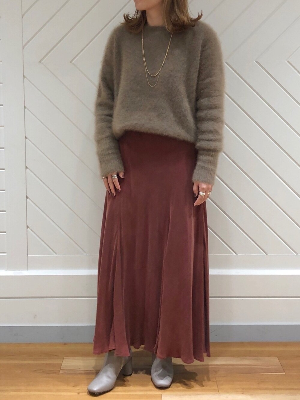 「ニット、ロンクスカート、スカート、フェレット、ブラウン、ショートブーツ、ブーツ、ワントーンコーデ、秋コーデ、大人女子」｜「DouDouのフェレット切替プルオーバー（ニット/セーター、ブラウン系）」を使った、mutsumi_lemageさん（レディース・164cm）の秋コーディネートの1枚目の写真