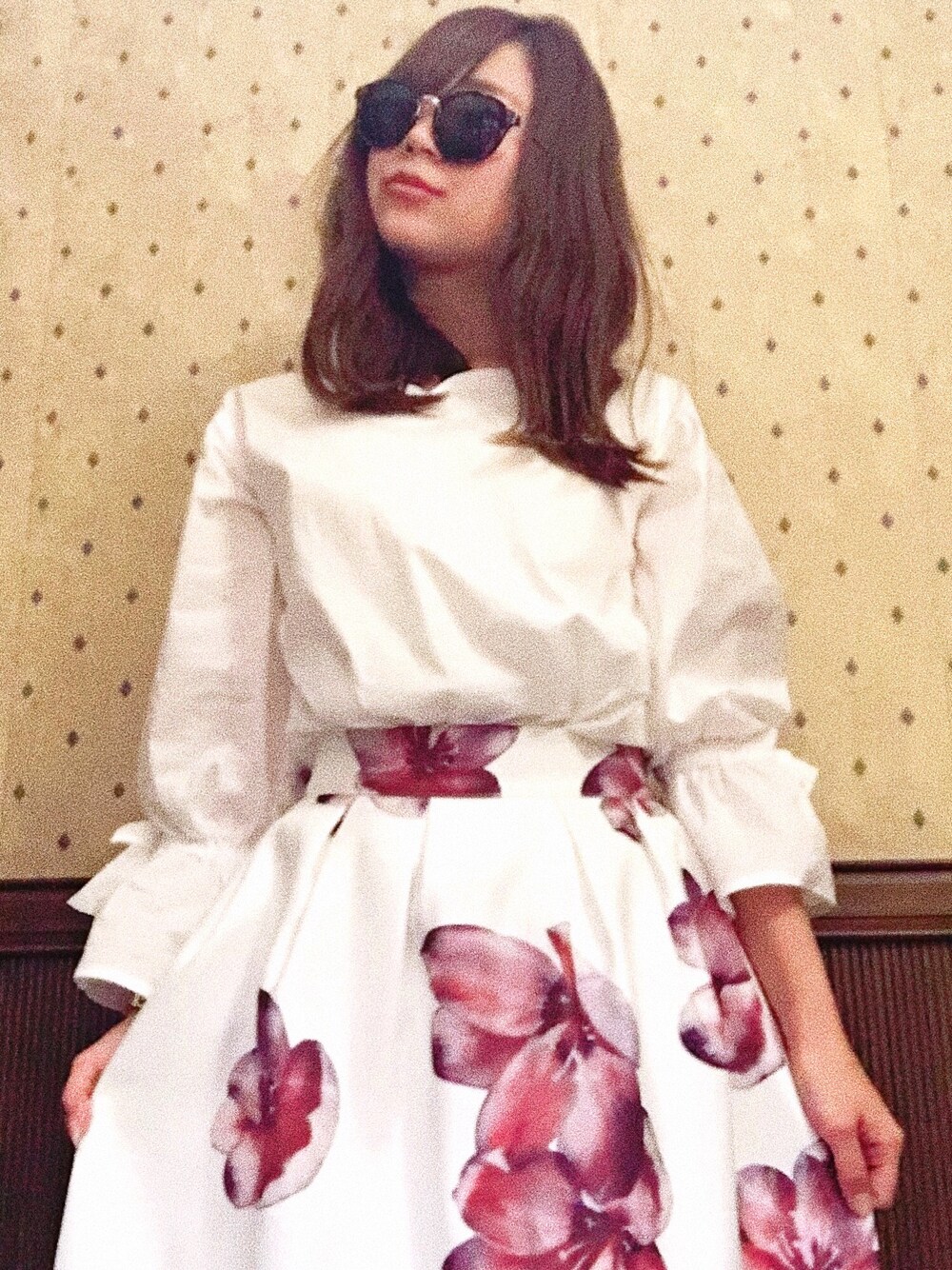 「エクシブ蓼科、シンプル、ホワイト、長野県、OZOC、fifth」｜「OZOCのボストンサングラス（サングラス、ブラック系）」を使った、あやねんさん（レディース・156cm）の春コーディネートの1枚目の写真