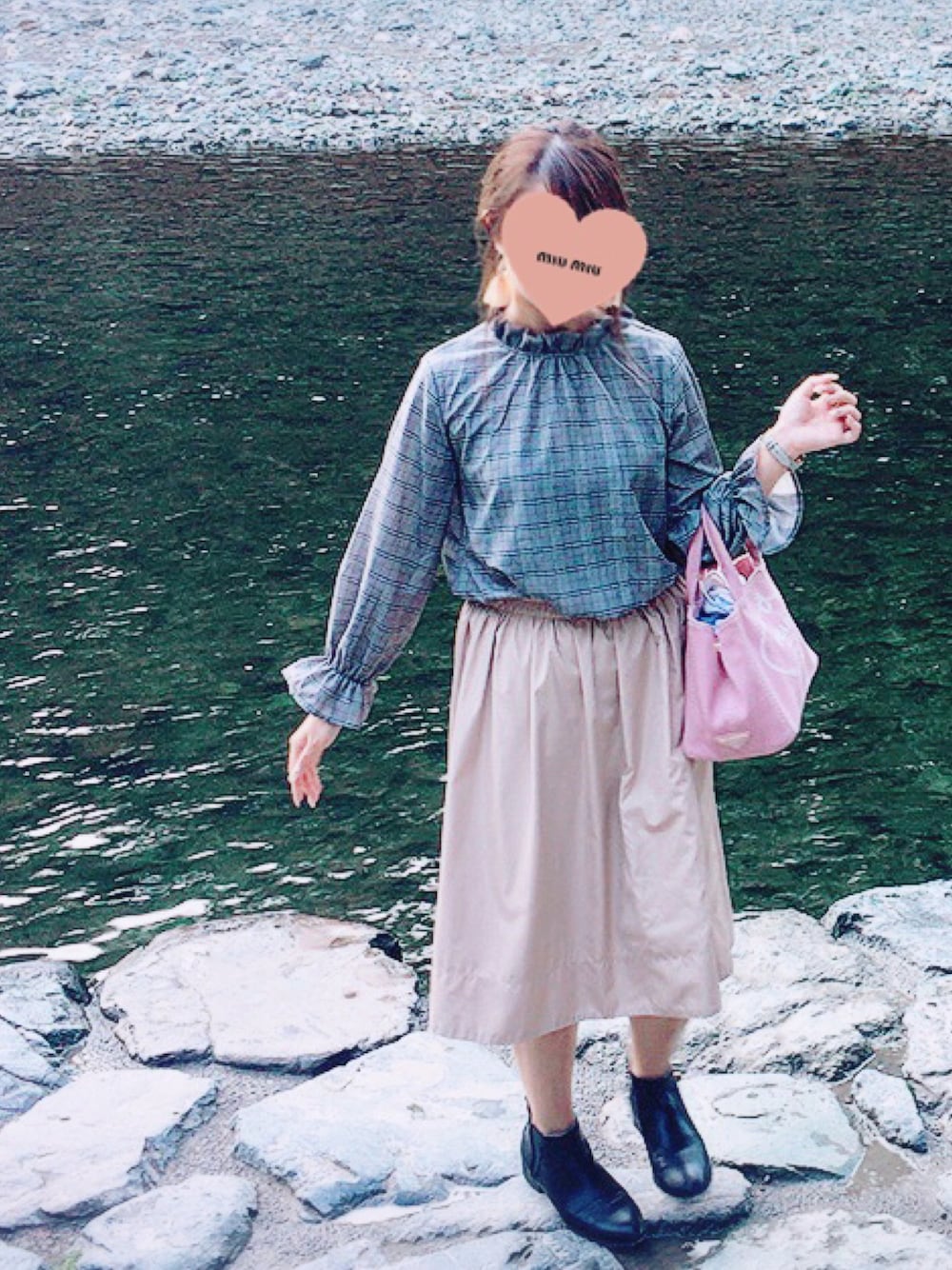 「伊勢神宮、グレンチェック、しまむら、PRADA、ベージュ」｜「しまむらのアイテム（シャツ/ブラウス、グレー系）」を使った、あやねんさん（レディース・156cm）の秋コーディネートの1枚目の写真