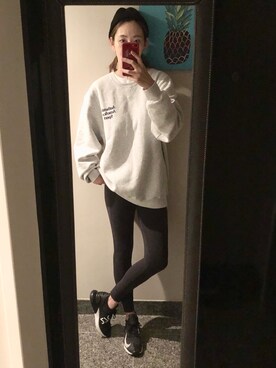 「B:MING by BEAMS（ビーミングバイビームス）のRUSSELL ATHLETIC x B:MING by BEAMS / 別注 ガーメントダイ ロゴ スウェットシャツ（スウェット、グレー系）」を使った、yukiyoさん（レディース・171cm）の冬コーディネート