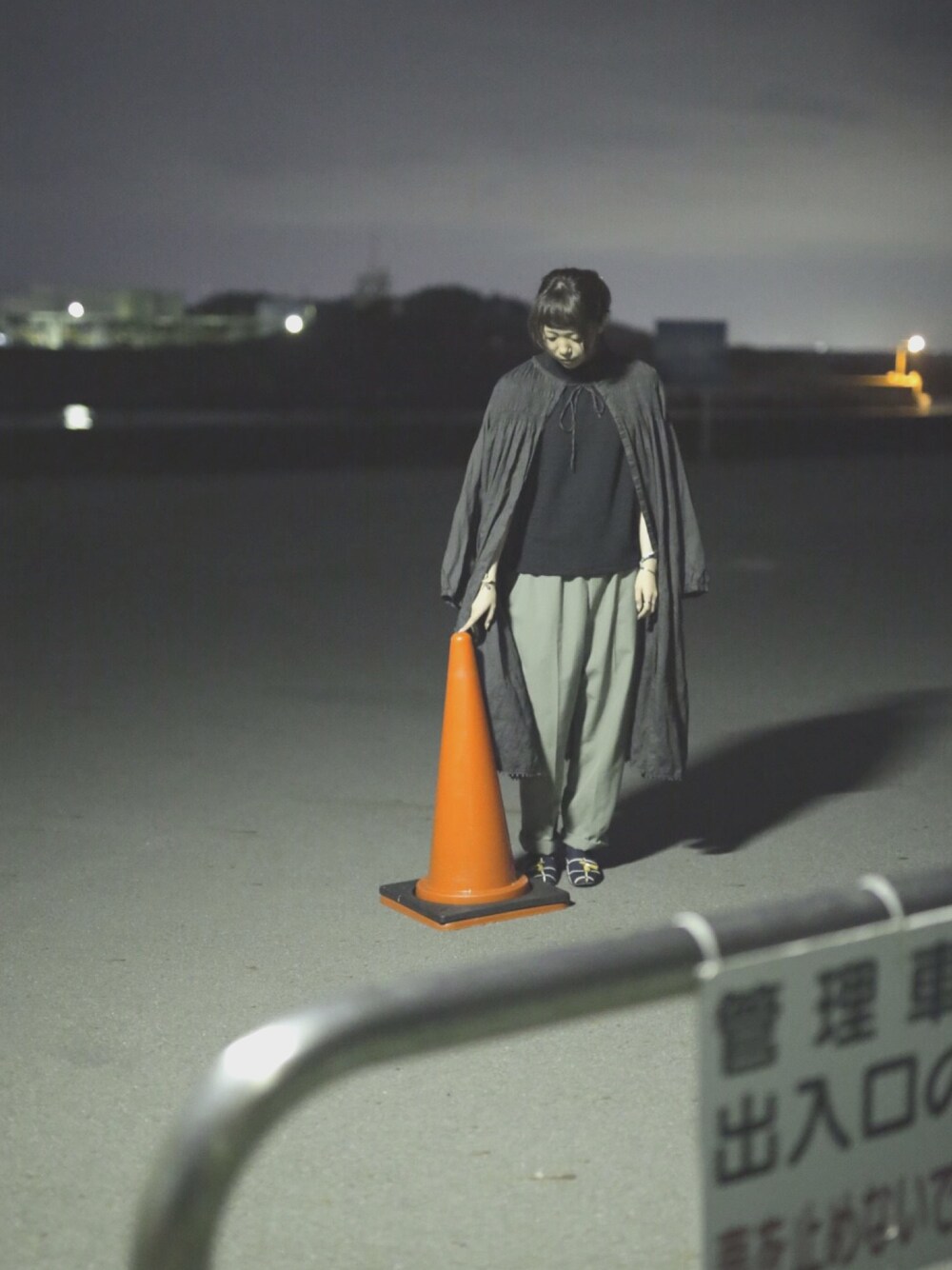 「古着、古着MIX、カメラ、写真、被写体」｜「USEDのアイテム（トップス、ブラック系）」を使った、f u a ∴さん（レディース・162cm）の秋コーディネートの1枚目の写真