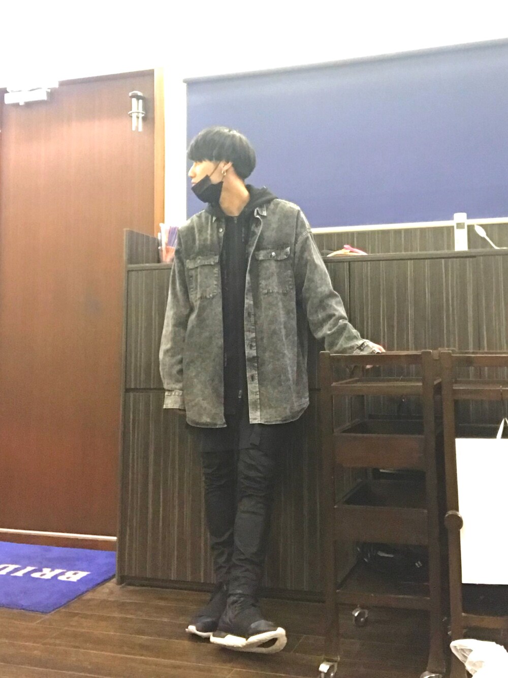 「ブラックコーデ、オールブラック、ストリート、Y-3、adidas、スニーカー、美容師、ZARA、オーバーサイズ、パーカー」｜「Y-3のM ALIEN FRENCH TERRY JACKET（その他アウター、ブラック系）」を使った、わたるんさん（メンズ・177cm）の冬コーディネートの1枚目の写真