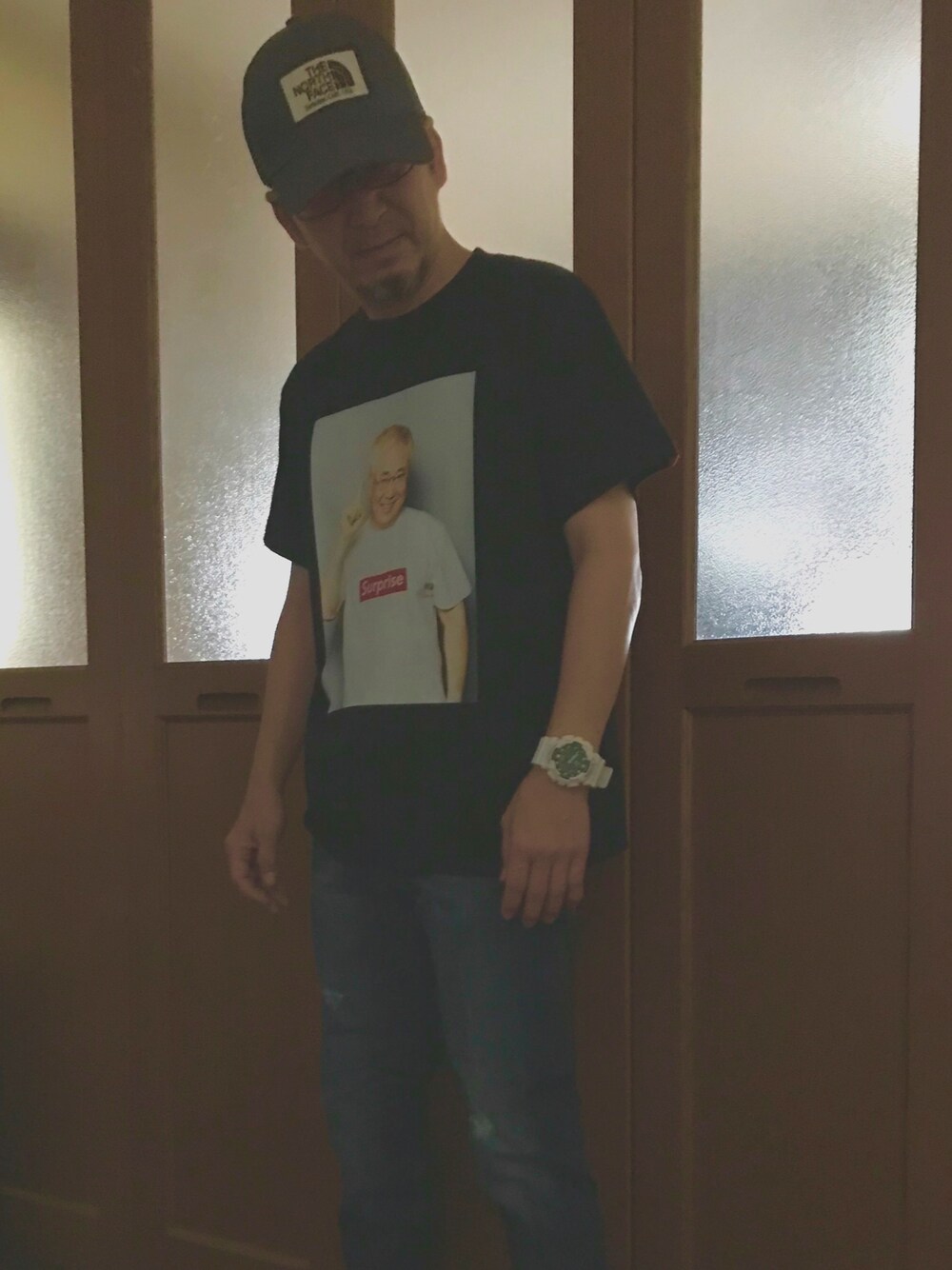 「高須クリニックのアイテム（Tシャツ/カットソー、ブラック系）」を使った、うっぴーさん（メンズ・165cm）の夏コーディネートの1枚目の写真