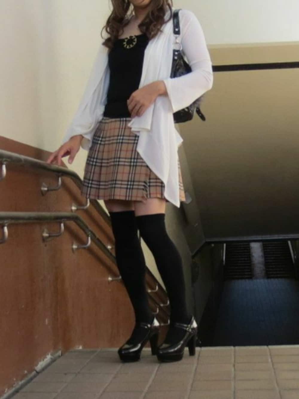 「女装、CECIL McBEE、LIPSERVICE」｜「CECIL McBEEのアイテム（キャミソール、ブラック系）」を使った、西村らんさん（メンズ・170cm）の春コーディネートの1枚目の写真