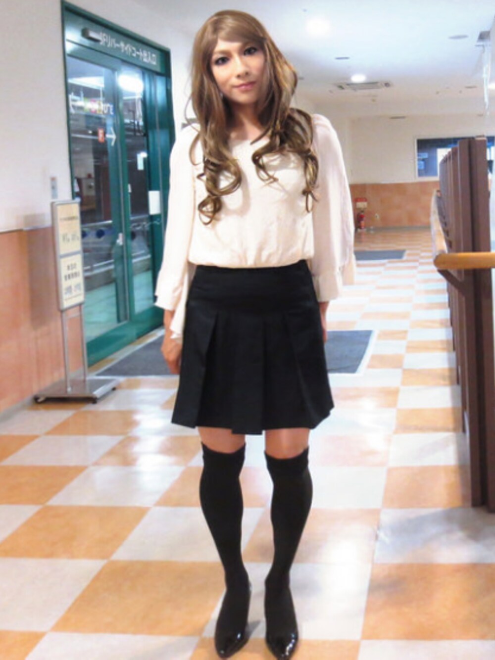 「女装、CECIL McBEE」｜「CECIL McBEEのアイテム（Tシャツ/カットソー、ホワイト系）」を使った、西村らんさん（メンズ・170cm）の春コーディネートの1枚目の写真