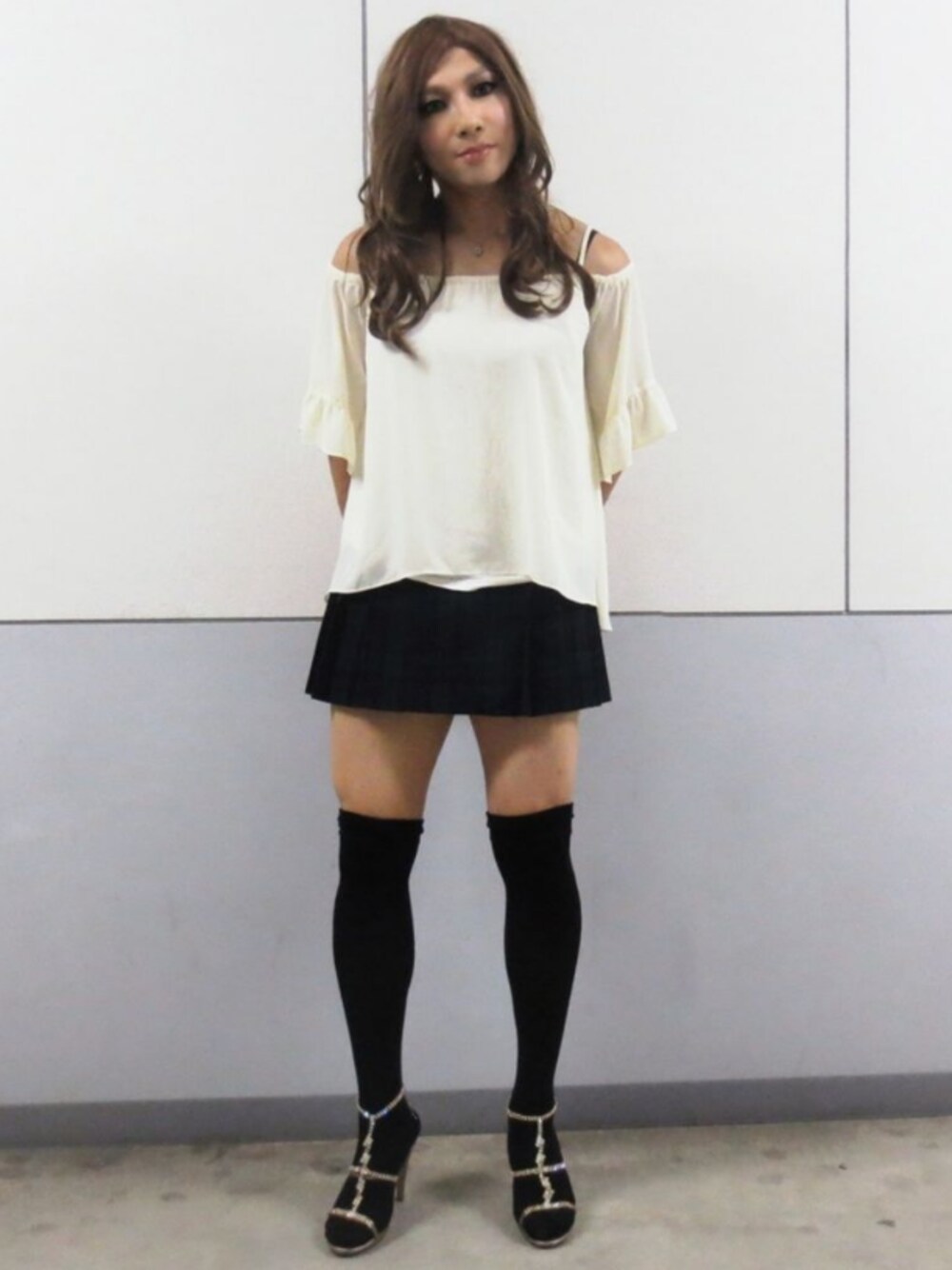 「女装、rienda、AS KNOW AS PINKY」｜「riendaのDROPショルダーシフォンTOP（Tシャツ/カットソー、ホワイト系）」を使った、西村らんさん（メンズ・170cm）の夏コーディネートの1枚目の写真