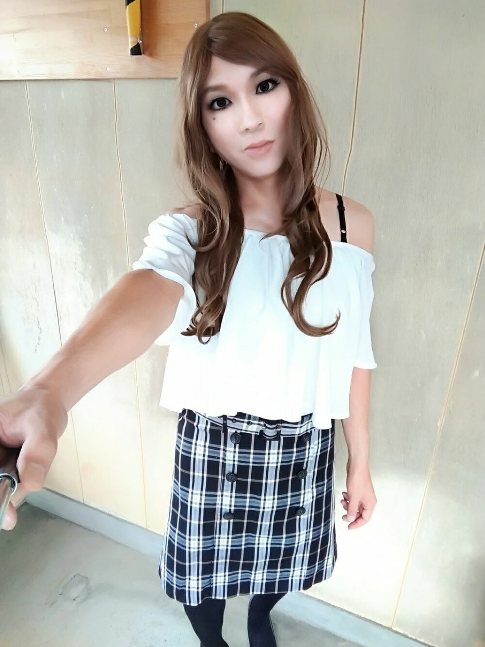 「INGNI、夏コーデ、女装、RESEXXY、おしゃれさんと繋がりたい」｜「RESEXXYのフリルオフショルトップス（シャツ/ブラウス、ホワイト系）」を使った、西村らんさん（メンズ・170cm）の夏コーディネートの1枚目の写真