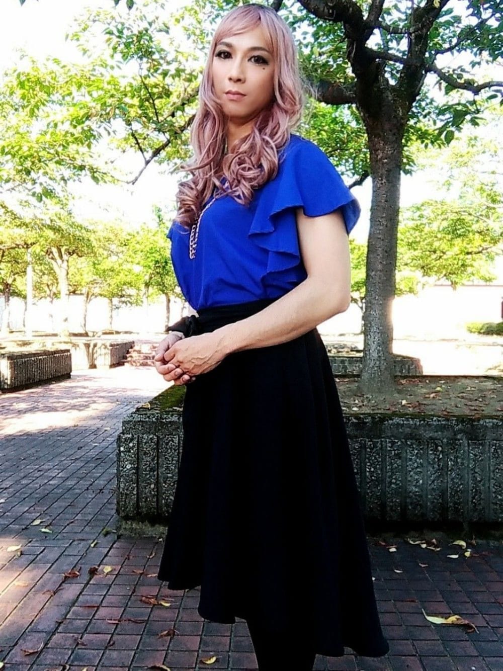 「ROPE' PICNIC(ROPE' PICNIC)、女装、着回しコーデ、one way、おしゃれさんと繋がりたい」｜「ROPE' PICNICの後ろリボンVネックプルオーバー（Tシャツ/カットソー、ブルー系）」を使った、西村らんさん（メンズ・170cm）の夏コーディネートの1枚目の写真