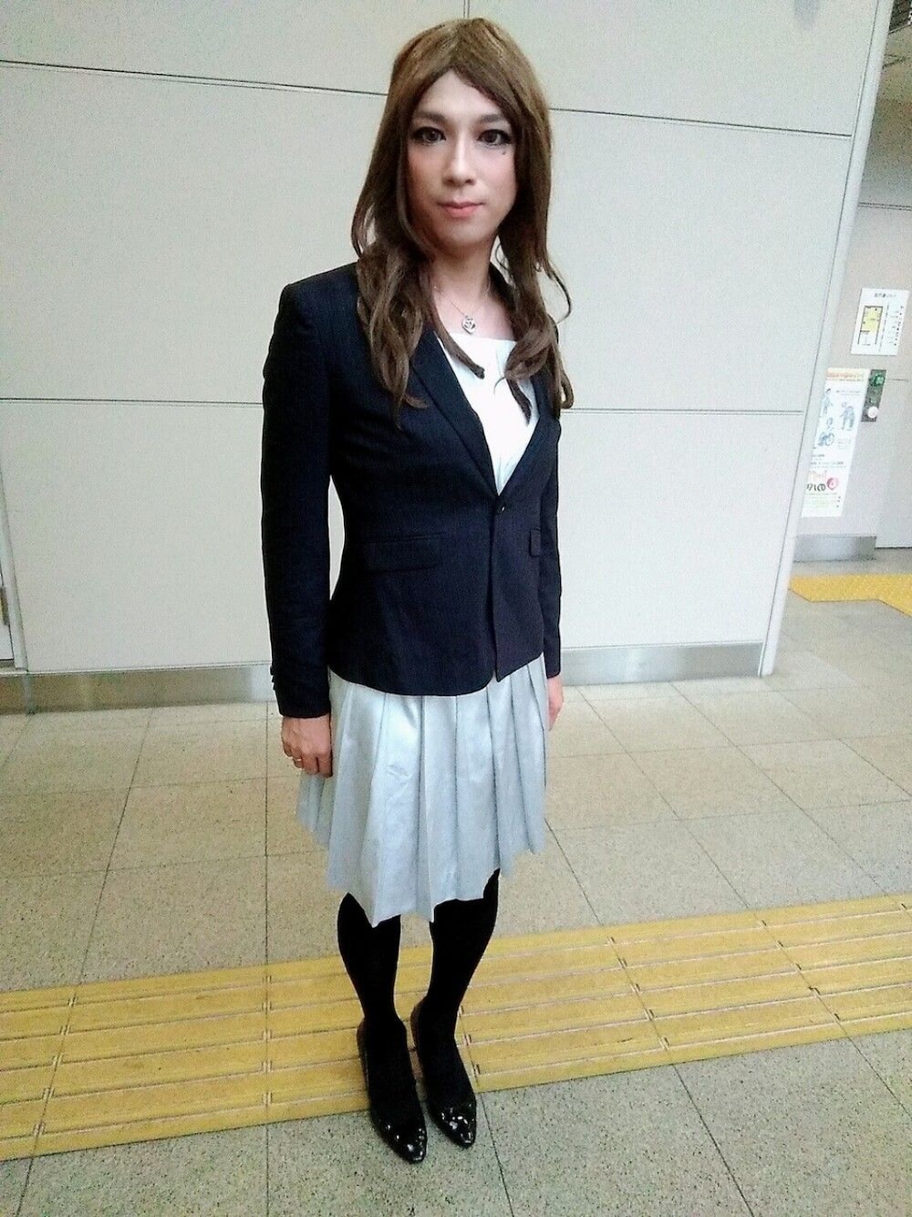 「ジャケット、女装、RESEXXY、サテン、おしゃれさんと繋がりたい、サテンスカート、m.f.editorial」｜「m.f.editorialのエムエフエディトリアル　レディース/m.f.editorial：Women 　ポンチストライプテーラージャケット（テーラードジャケット、ブルー系）」を使った、西村らんさん（メンズ・170cm）の秋コーディネートの1枚目の写真