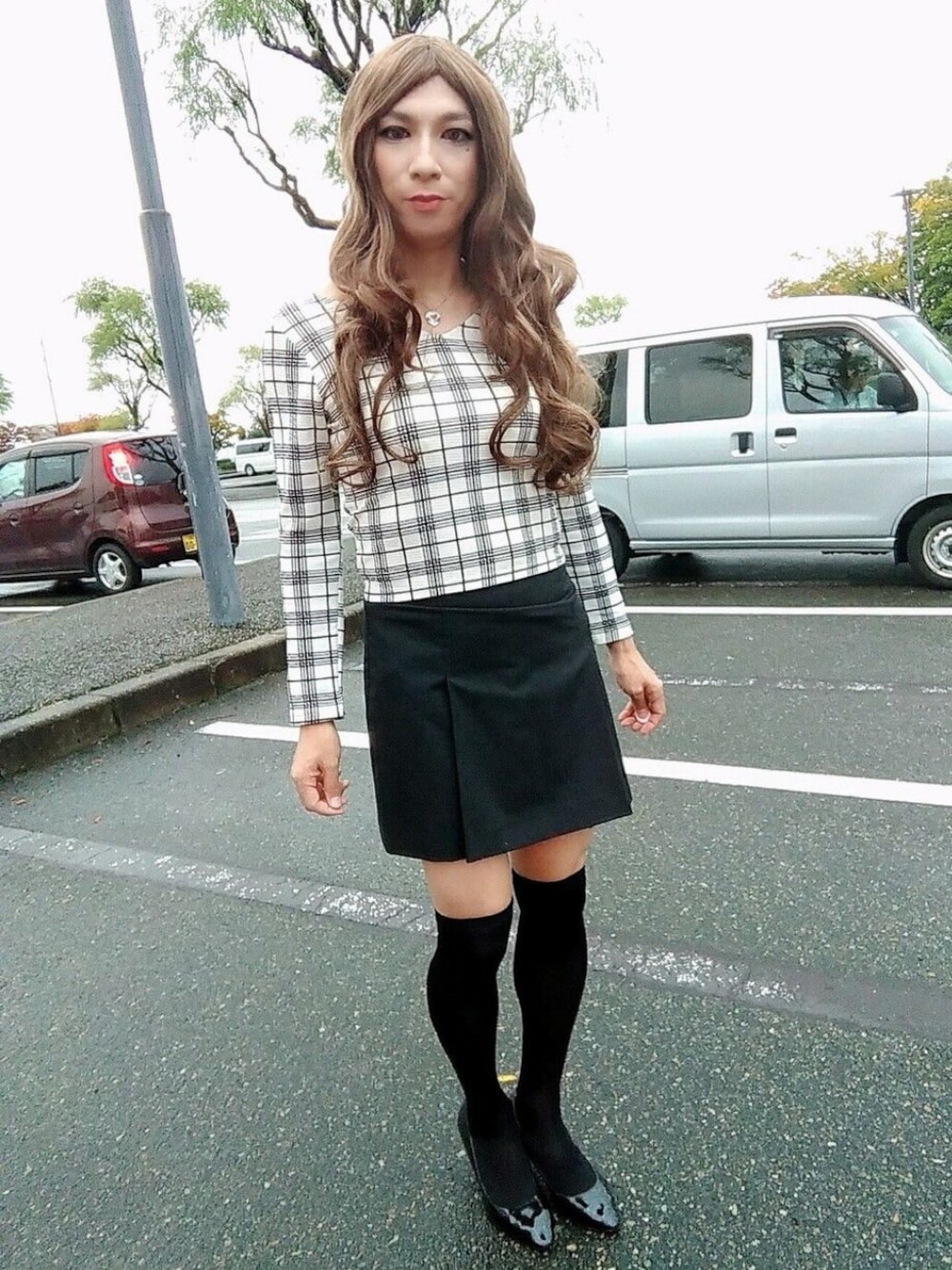 「女装、one way、アニエスベー、おしゃれさんと繋がりたい」｜「agnes b.のアイテム（スカート、グレー系）」を使った、西村らんさん（メンズ・170cm）の秋コーディネートの1枚目の写真