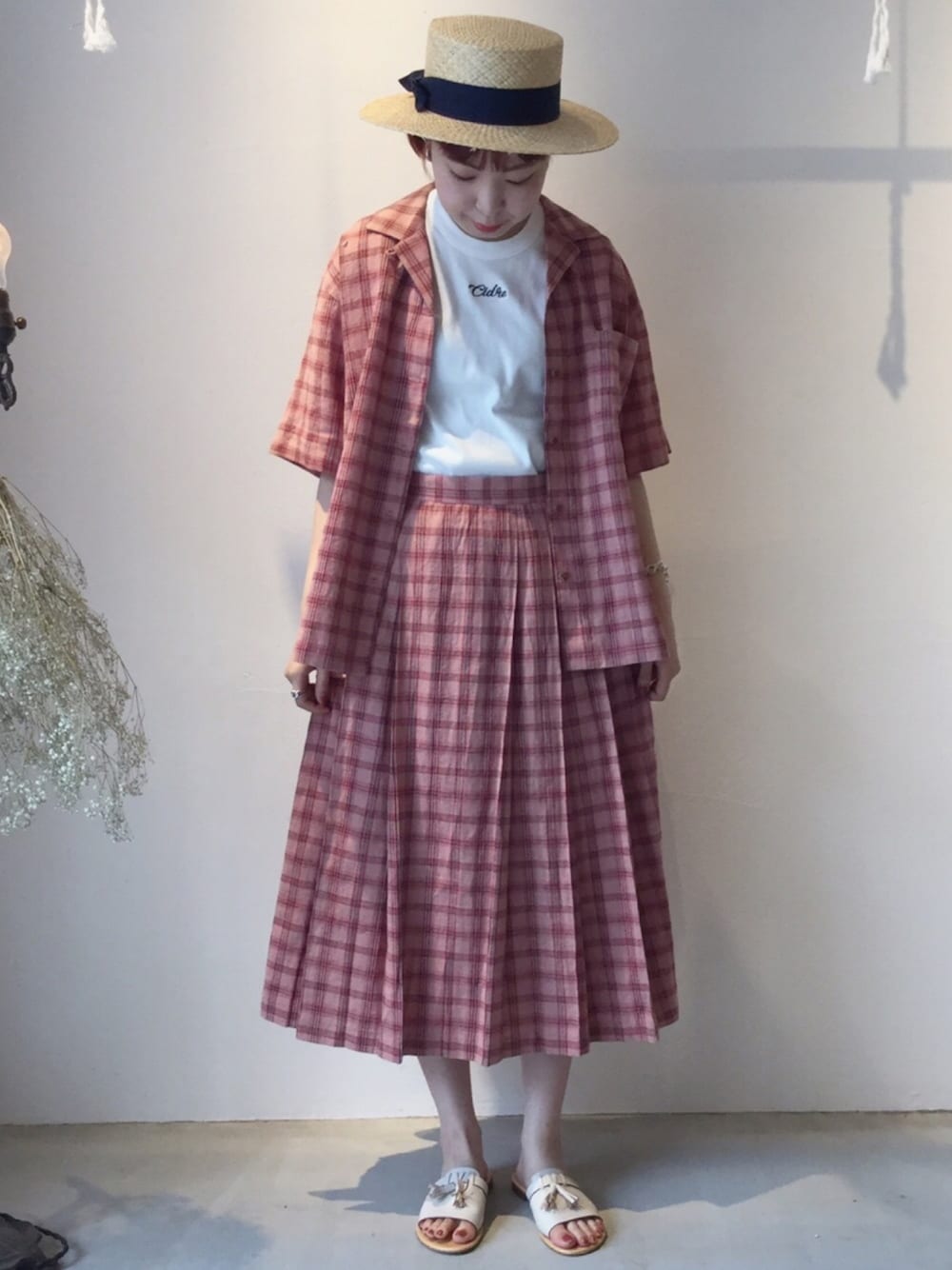 「セットアップ、チェック、チェックシャツ、プリーツスカート、夏コーデ、チャイルドウーマン、アンビデックス」｜「CHILD WOMANのC/麻チェック開衿シャツ（シャツ/ブラウス、ピンク系）」を使った、Iwaさん（レディース・160cm）の夏コーディネートの1枚目の写真